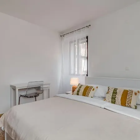 Apartment 3 Bedrooms Charming Stone House In Old Town *