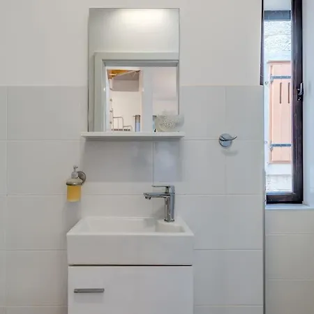 3 Bedrooms Charming Stone House In Old Town Appartamento Traù