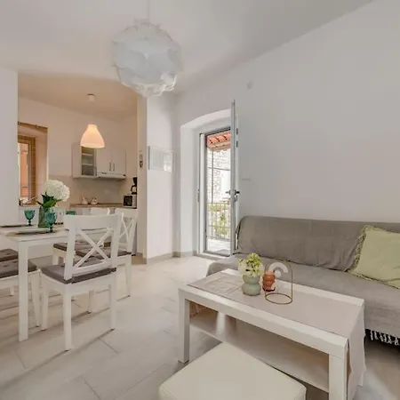 Appartamento 3 Bedrooms Charming Stone House In Old Town *