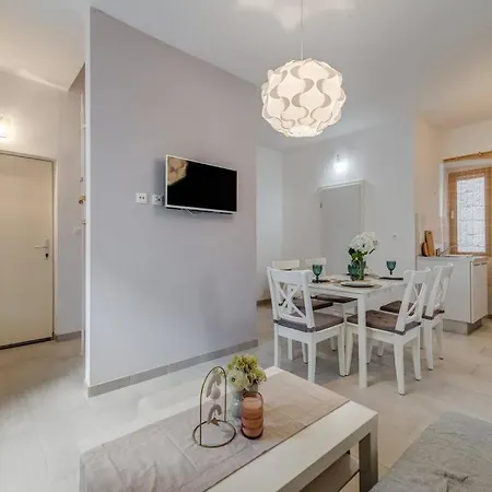 Apartment 3 Bedrooms Charming Stone House In Old Town