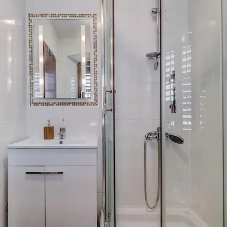 Apartment 3 Bedrooms Charming Stone House In Old Town Trogir