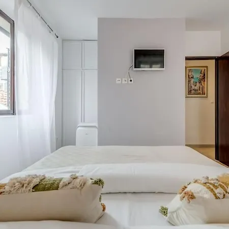 Apartment 3 Bedrooms Charming Stone House In Old Town