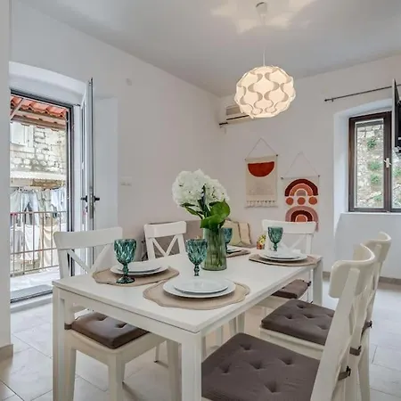 3 Bedrooms Charming Stone House In Old Town Trogir