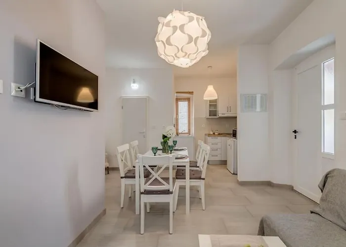 Apartamento 3 Bedrooms Charming Stone House In Old Town *