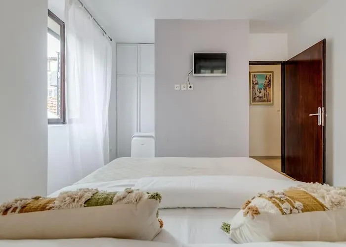 Apartamento 3 Bedrooms Charming Stone House In Old Town