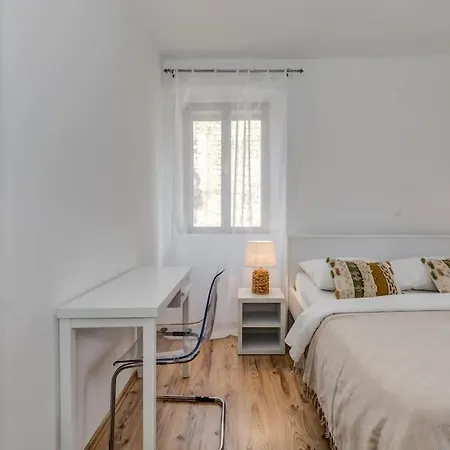 3 Bedrooms Charming Stone House In Old Town