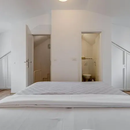 3 Bedrooms Charming Stone House In Old Town شقة تروغير