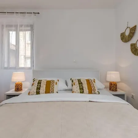 3 Bedrooms Charming Stone House In Old Town *