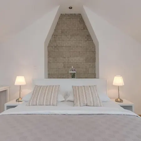 3 Bedrooms Charming Stone House In Old Town *