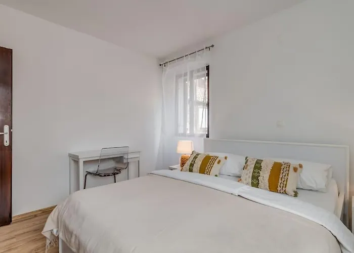 Apartmán 3 Bedrooms Charming Stone House In Old Town *