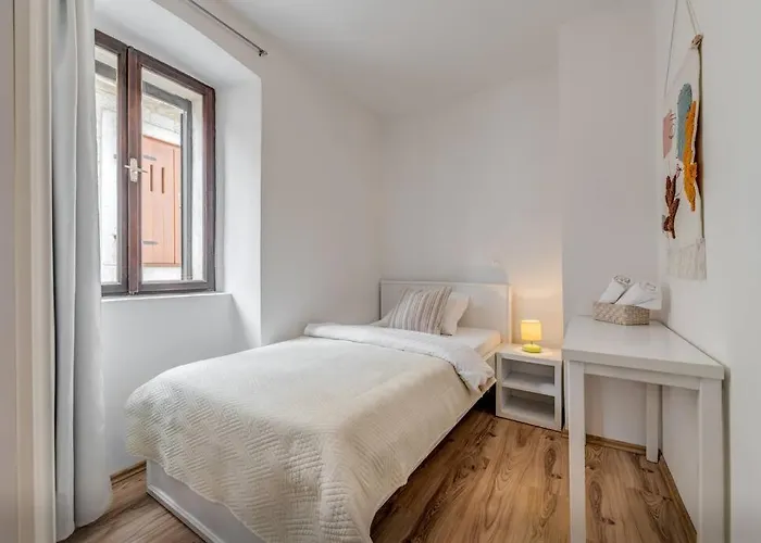 3 Bedrooms Charming Stone House In Old Town *