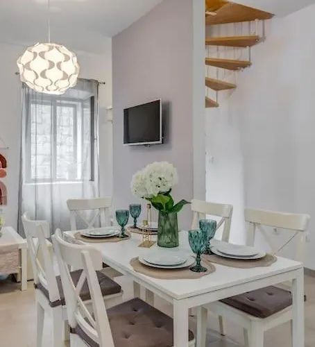 3 Bedrooms Charming Stone House In Old Town Trogir