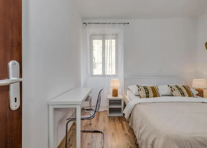 3 Bedrooms Charming Stone House In Old Town