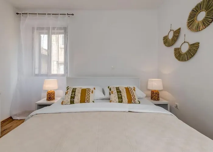 3 Bedrooms Charming Stone House In Old Town *