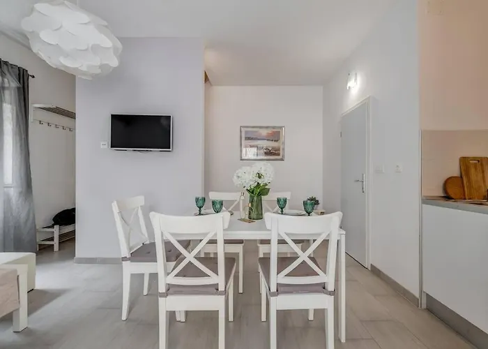 3 Bedrooms Charming Stone House In Old Town