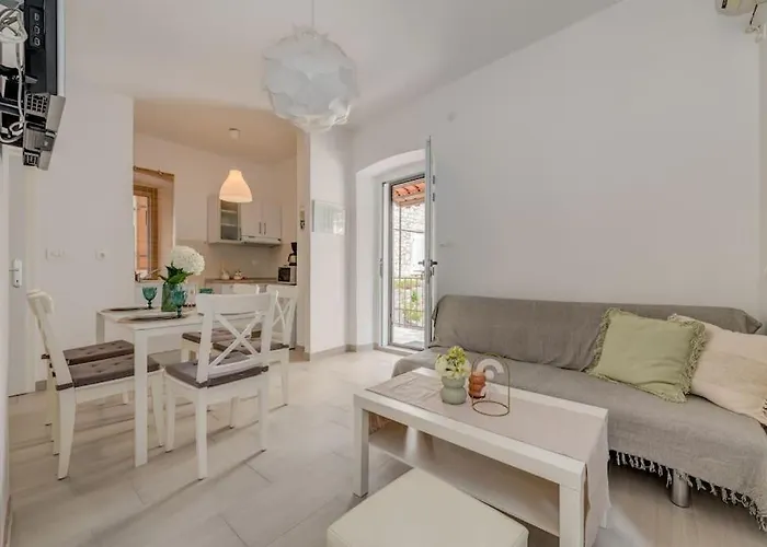 Apartmán 3 Bedrooms Charming Stone House In Old Town *