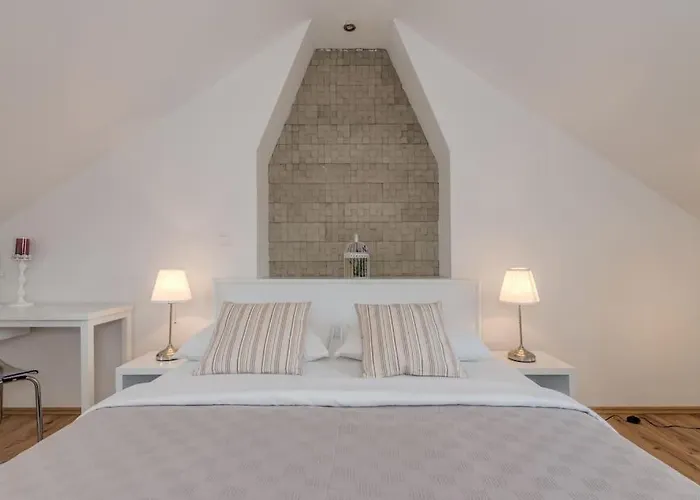 3 Bedrooms Charming Stone House In Old Town *