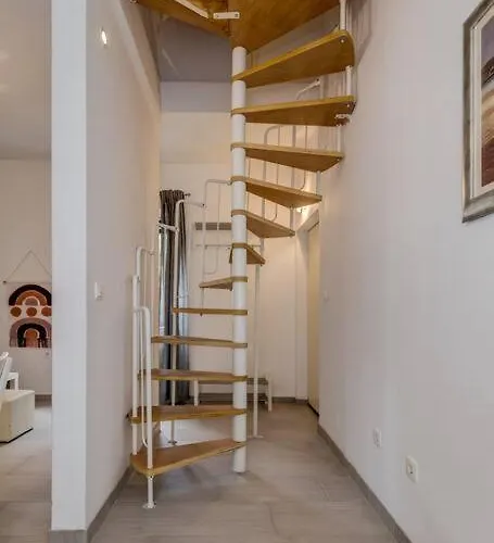 3 Bedrooms Charming Stone House In Old Town