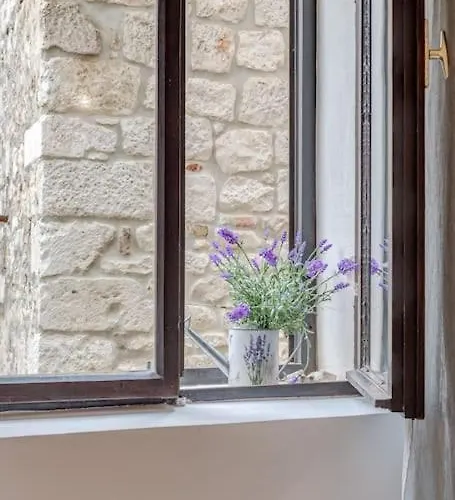 3 Bedrooms Charming Stone House In Old Town Trogir