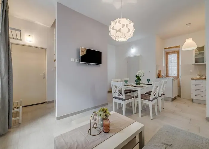 Appartement 3 Bedrooms Charming Stone House In Old Town