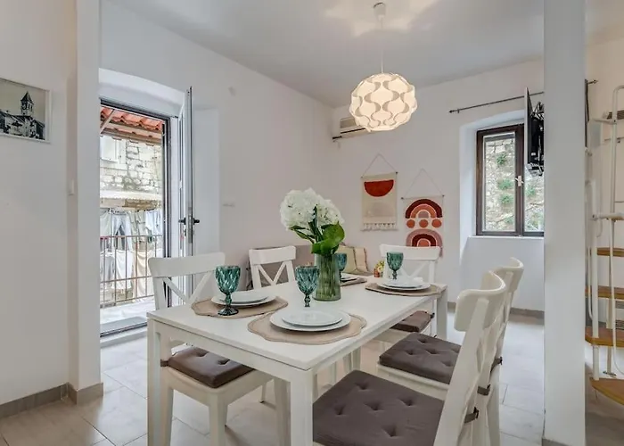 3 Bedrooms Charming Stone House In Old Town Trogir