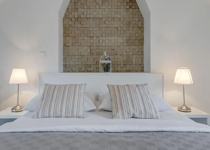 3 Bedrooms Charming Stone House In Old Town * 特罗吉尔
