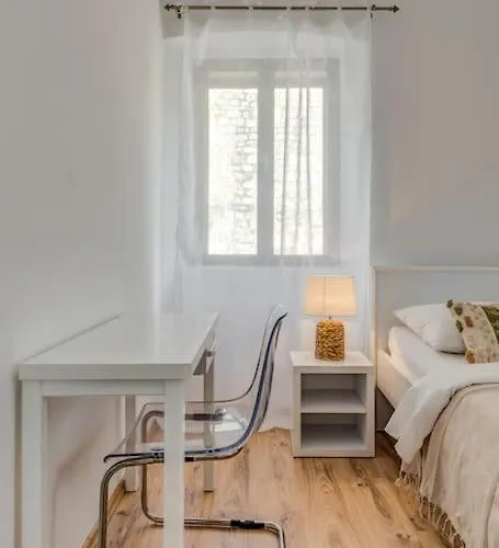 3 Bedrooms Charming Stone House In Old Town Apartmán Trogir